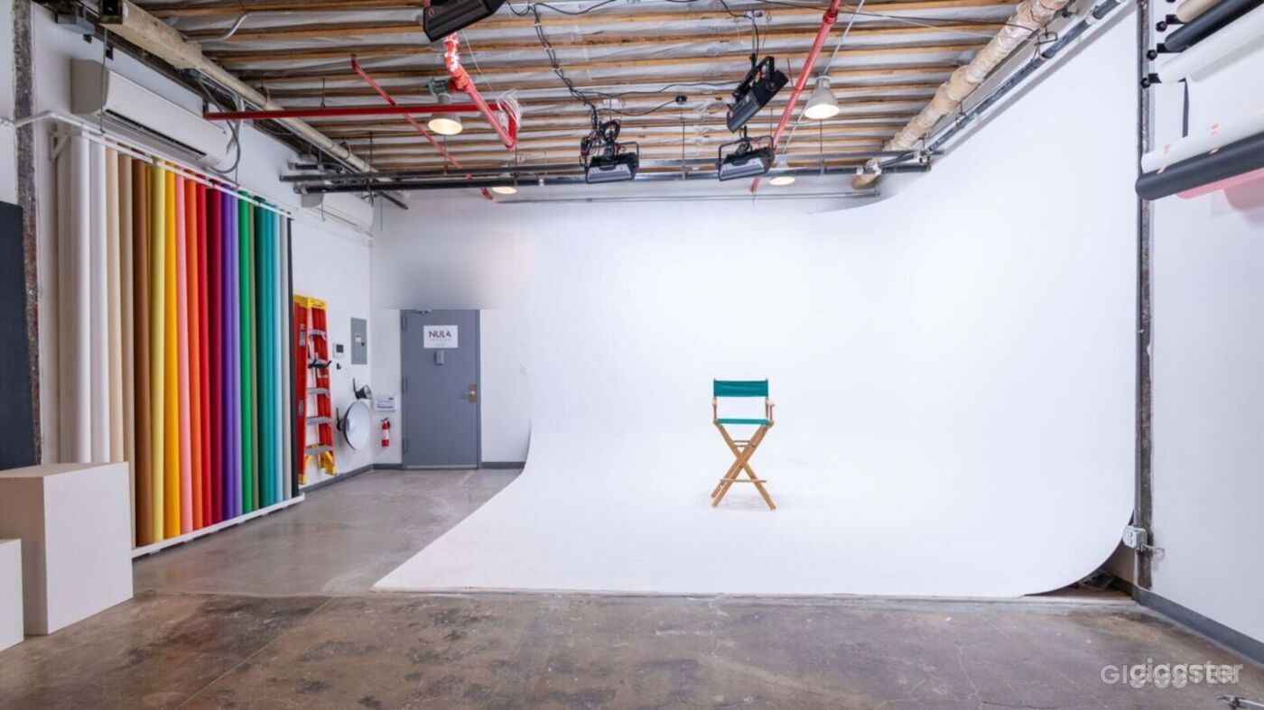 Pre-Lit RGBW Cyclorama Studio in East Williamsburg Photo 1