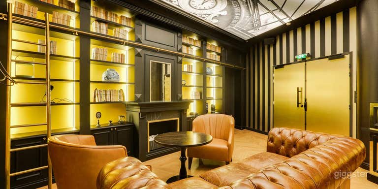  Privatize Le Salon Holmes 
