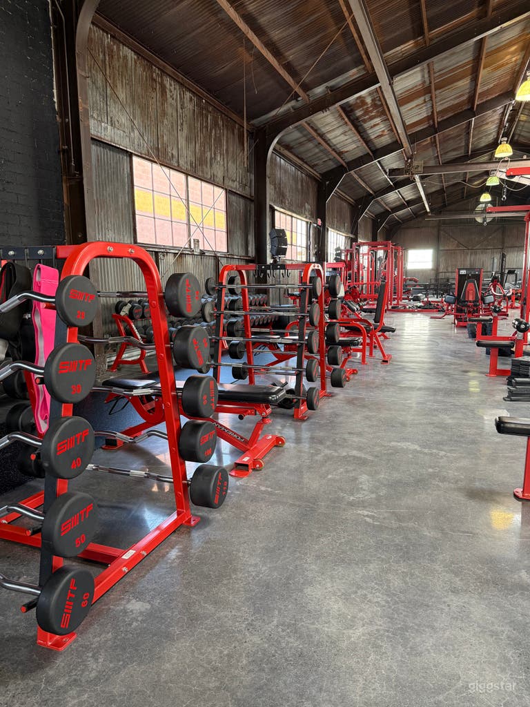  Modern Industrial Gym Space in Burbank 