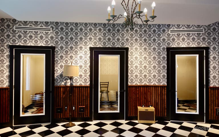  Main floor showing isolation booths 