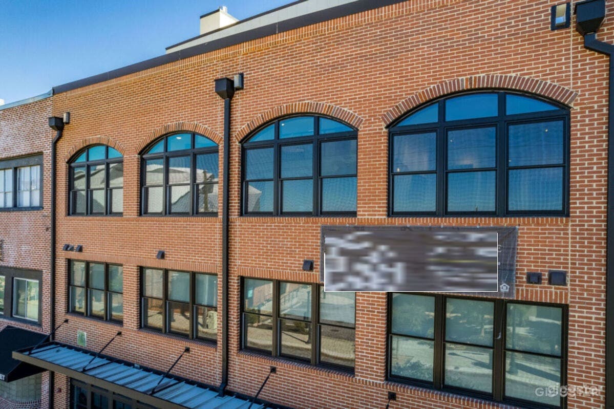 Benz View Penthouse w Rooftop, Secure Parking #302 Photo 1