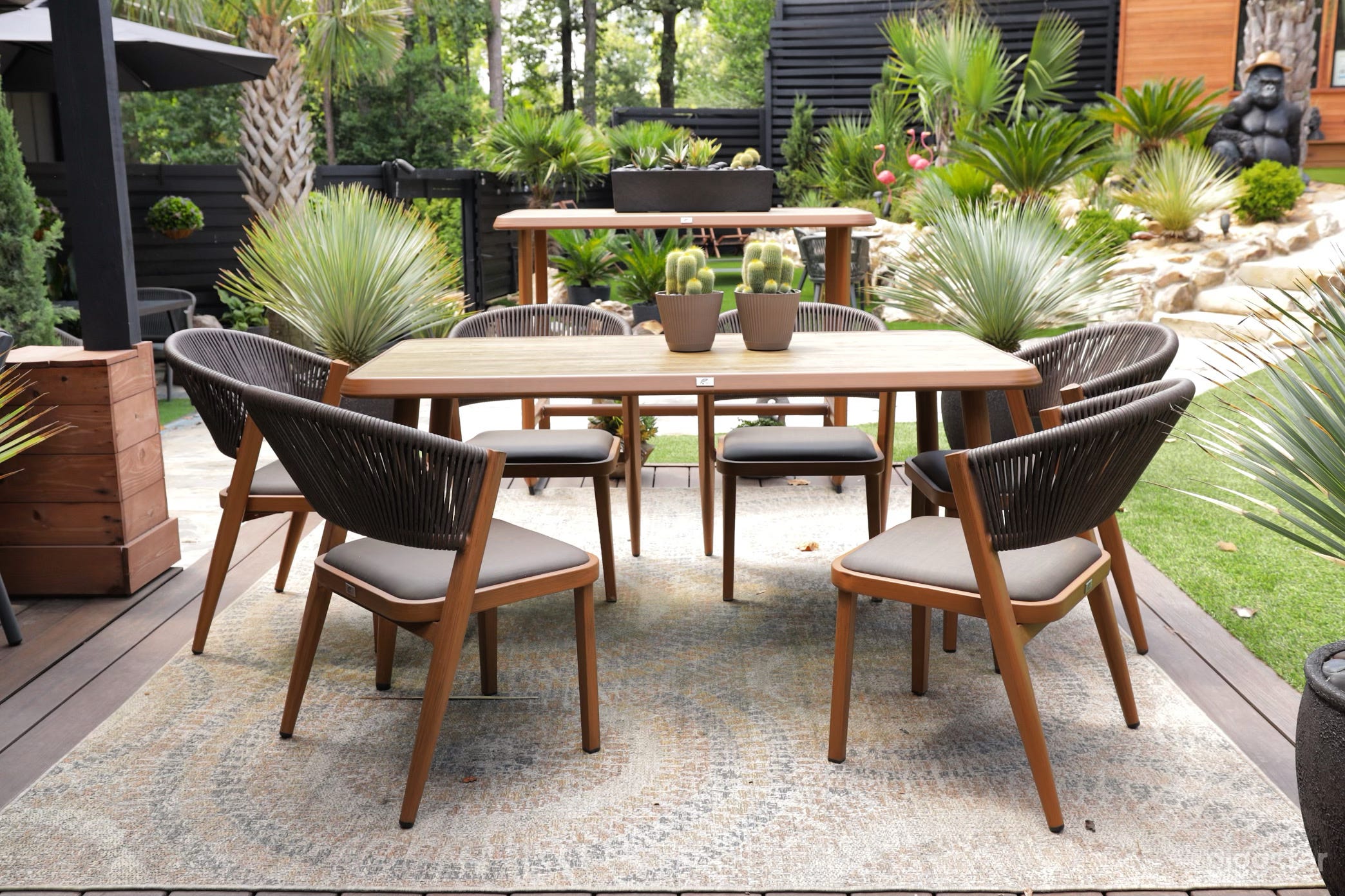 Sunlit Lagoon Oasis Photo 3