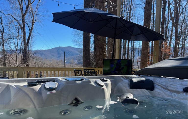  Peaceful Backyard with Fresh Air & Scenic Views 