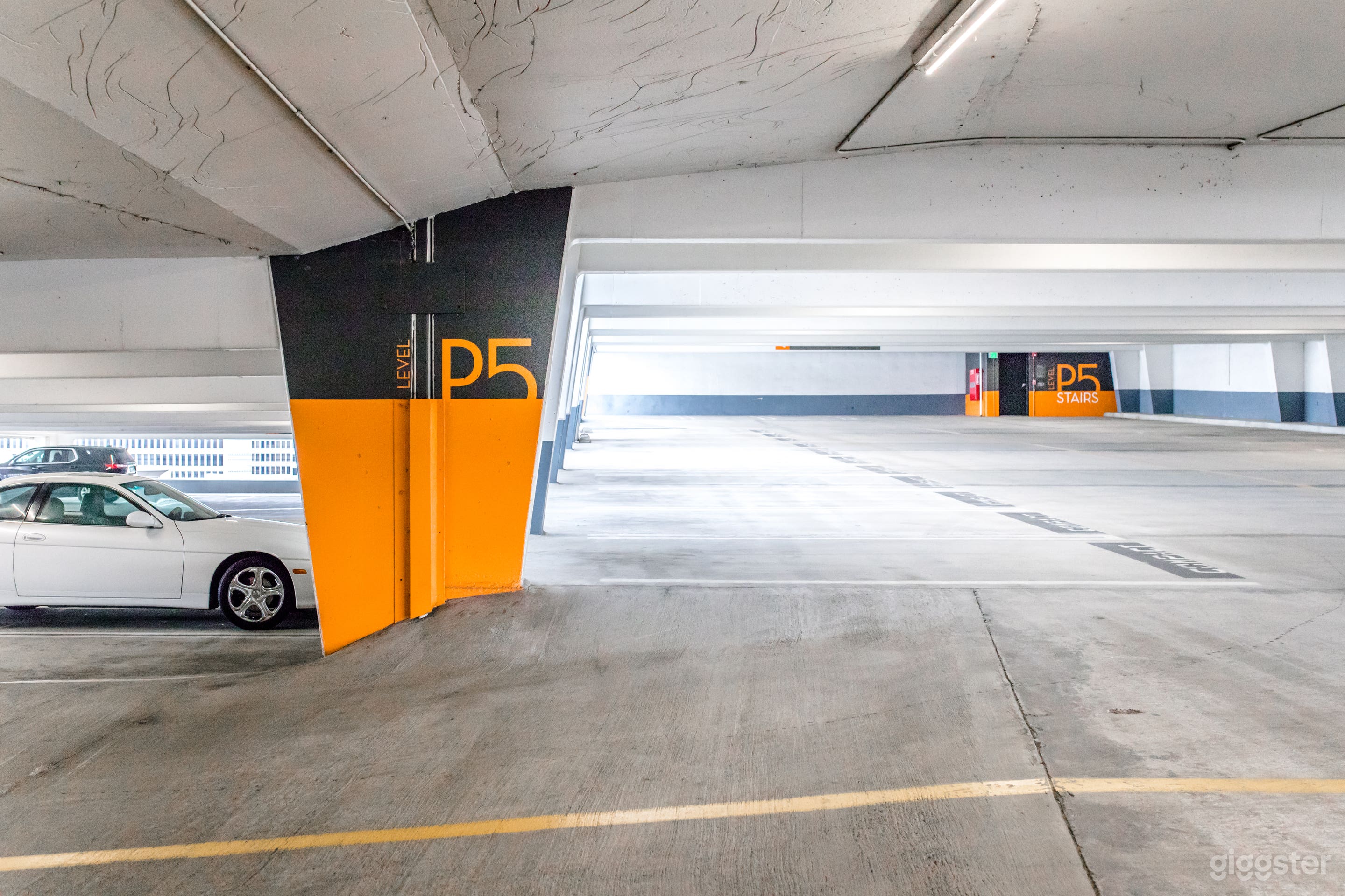 The Terrace Garage and Parking  Photo 2