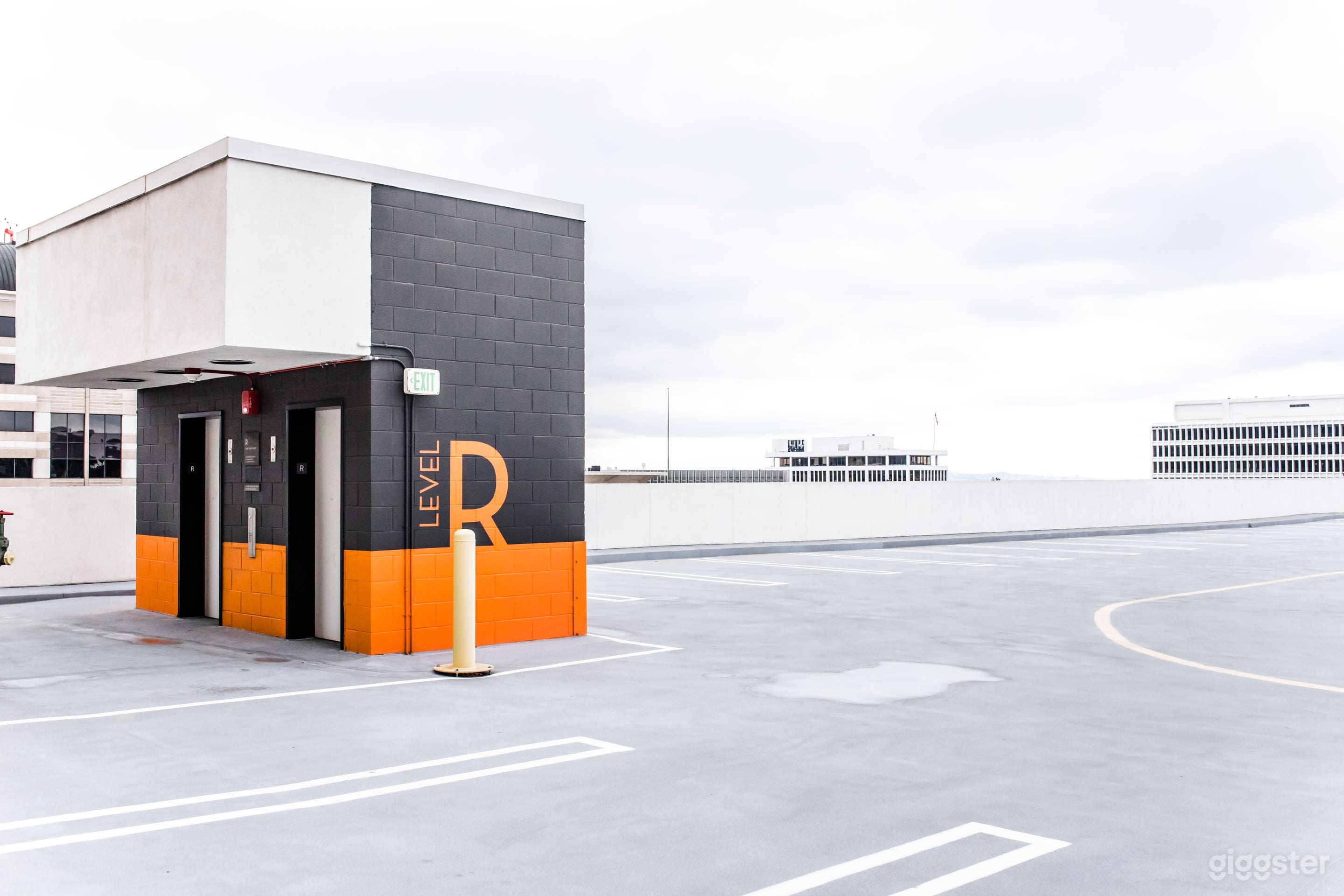 The Terrace Garage and Parking  Photo 3