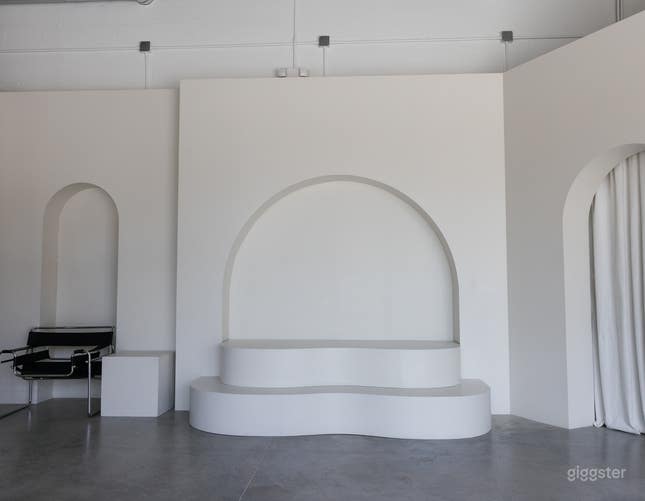 Natural Light Photography Studio in Dania Beach Rent for $150/hr