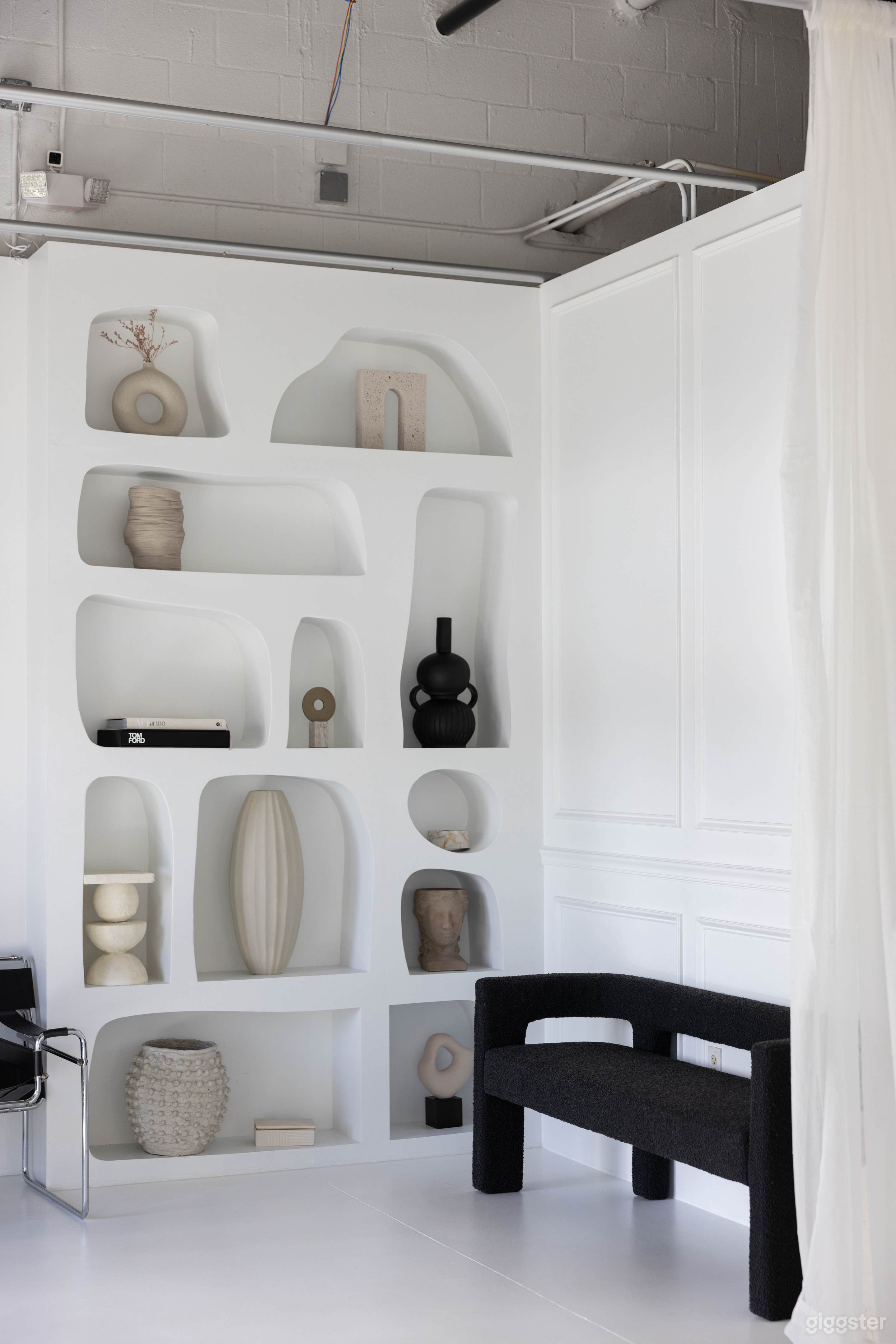 Modern Natural Light Studio Photo 3