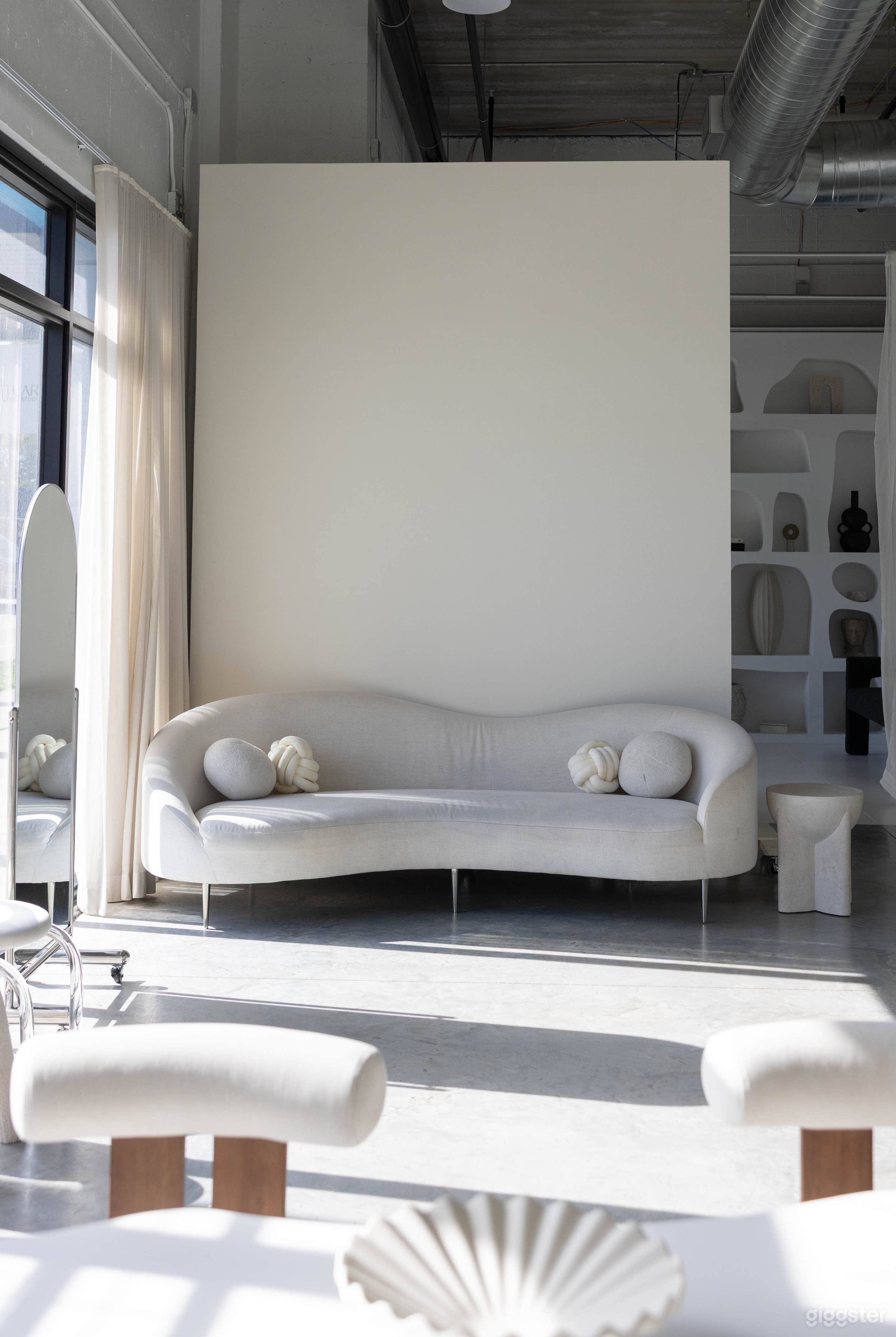 Modern Natural Light Studio Photo 4