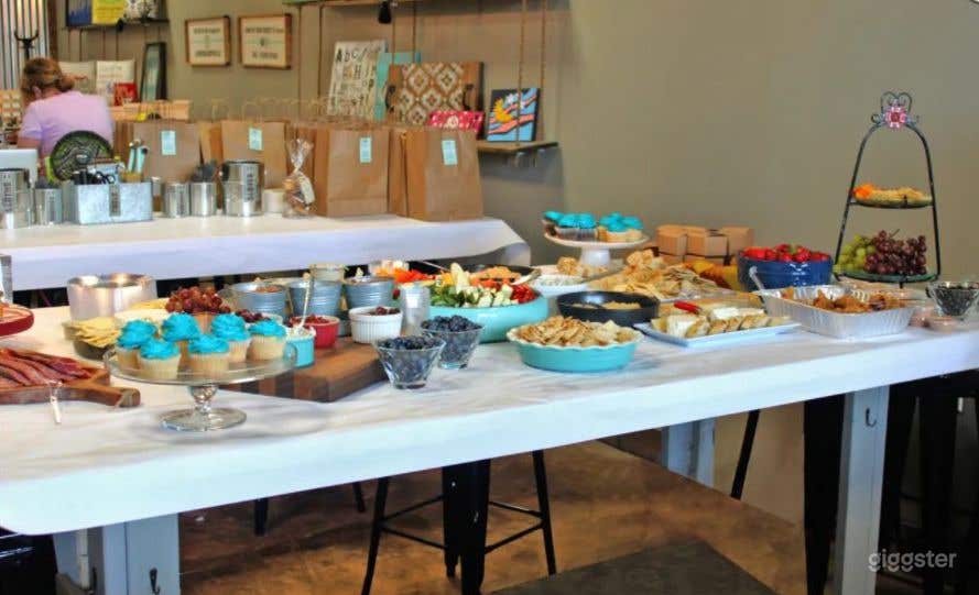 Relaxing Cozy Art Studio Photo 3