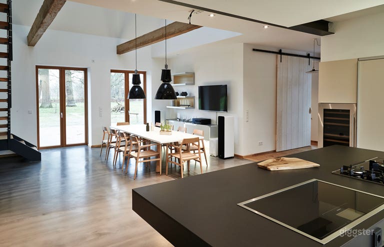  Main room with open kitchen and cooking island 