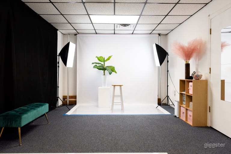  Production Studio + Lounge 