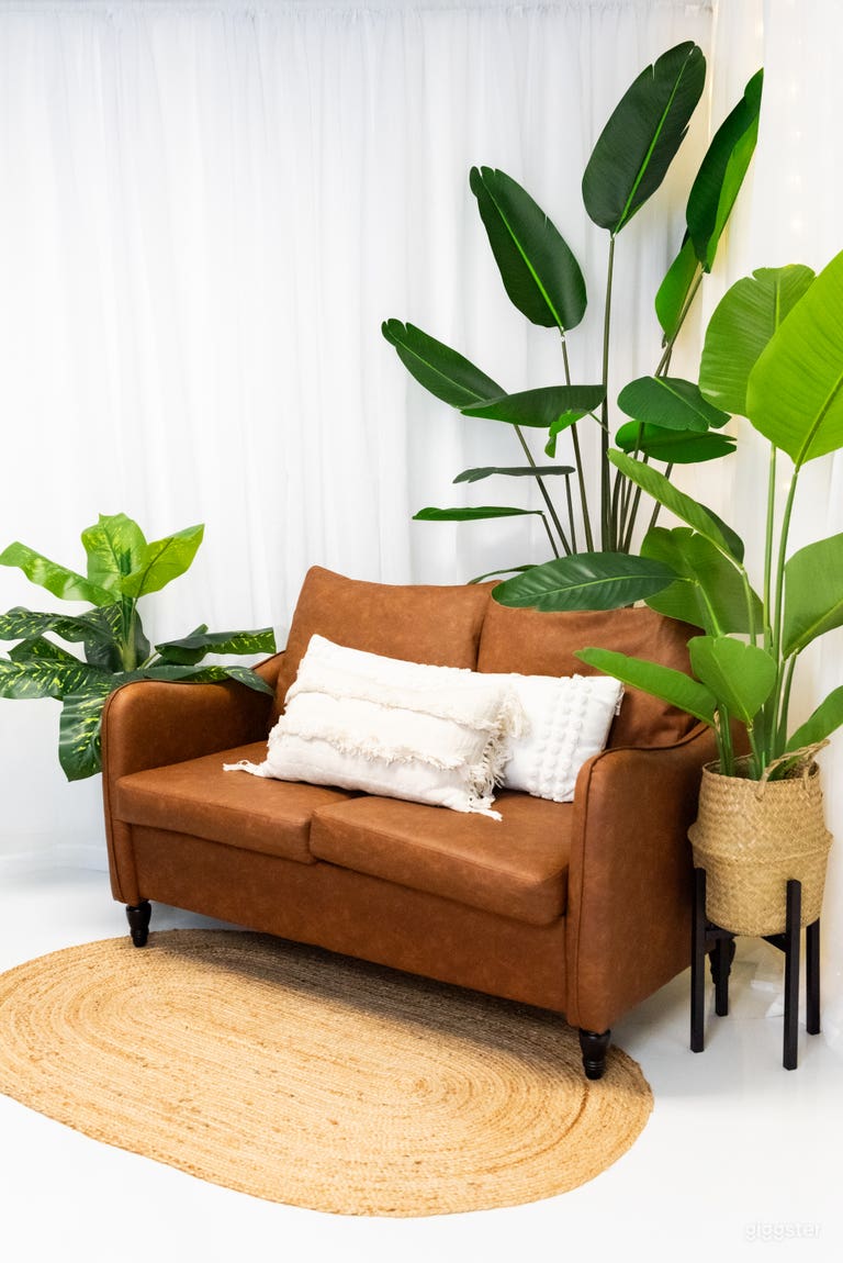  Production Studio + Lounge 