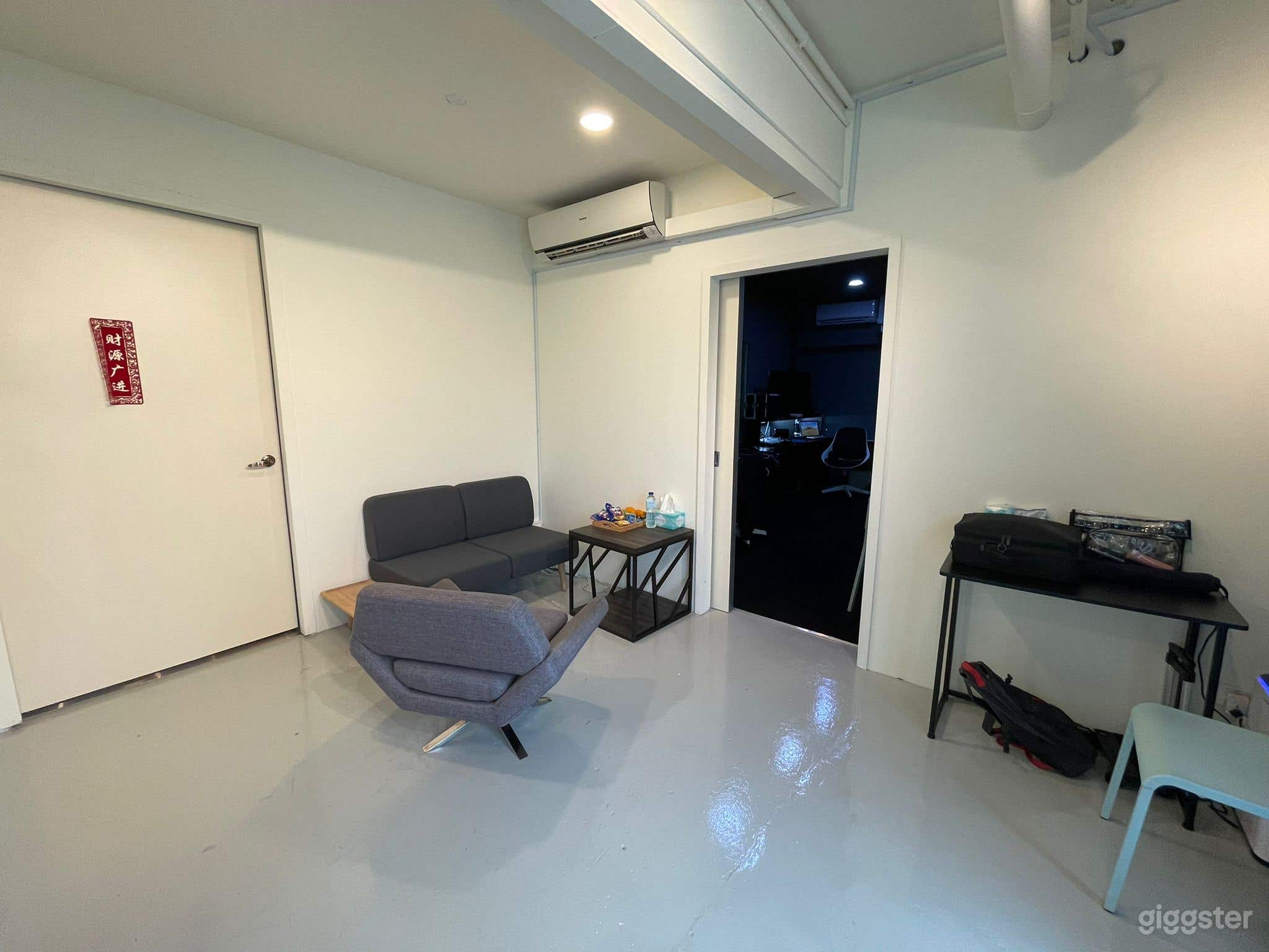 Complete Suite of Broadcast Quality Equipment Studio Photo 4
