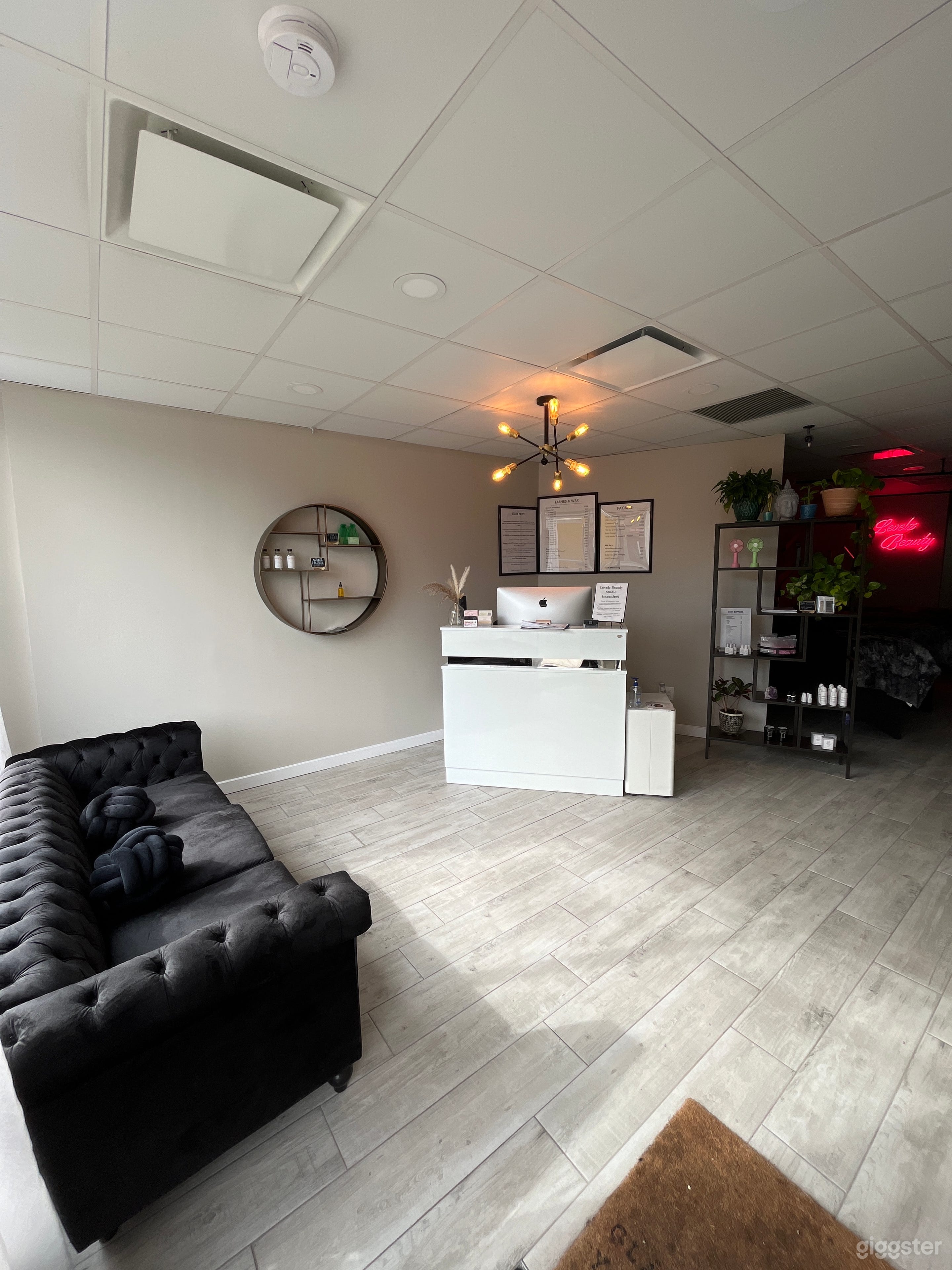 Beautiful, Clean, Luxurious Lash Studio Photo 1