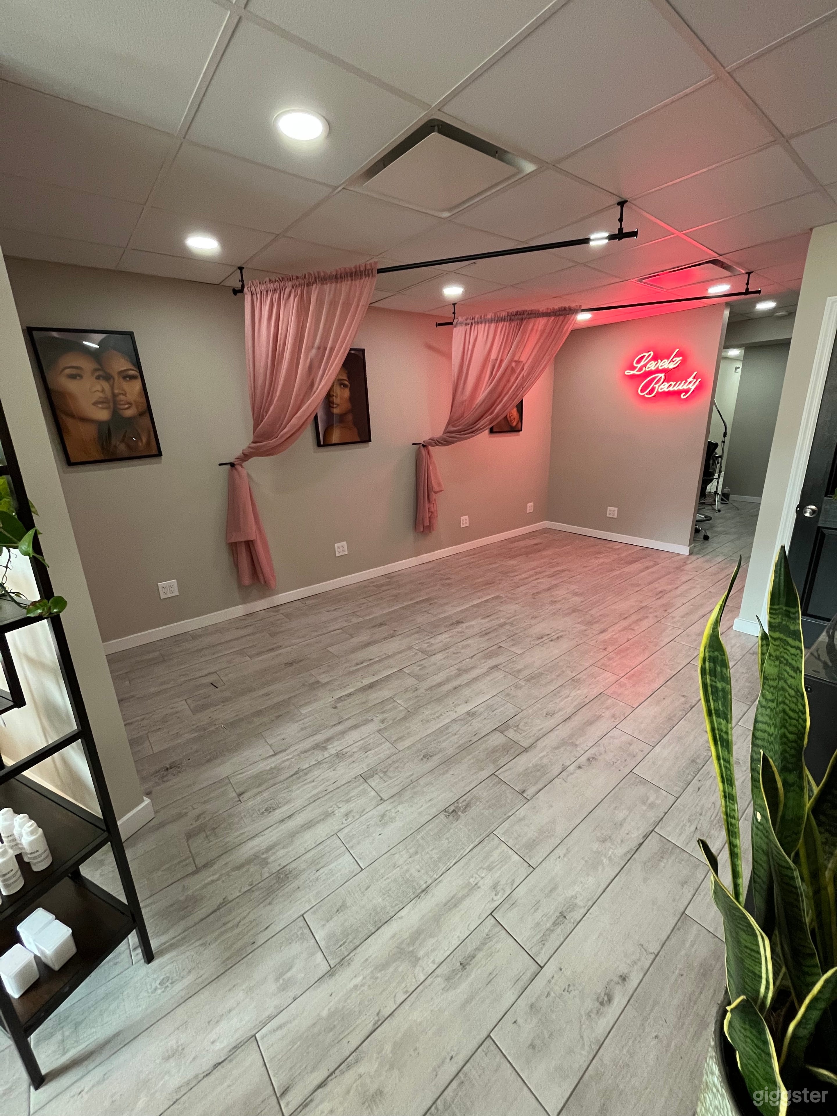 Beautiful, Clean, Luxurious Lash Studio Photo 3