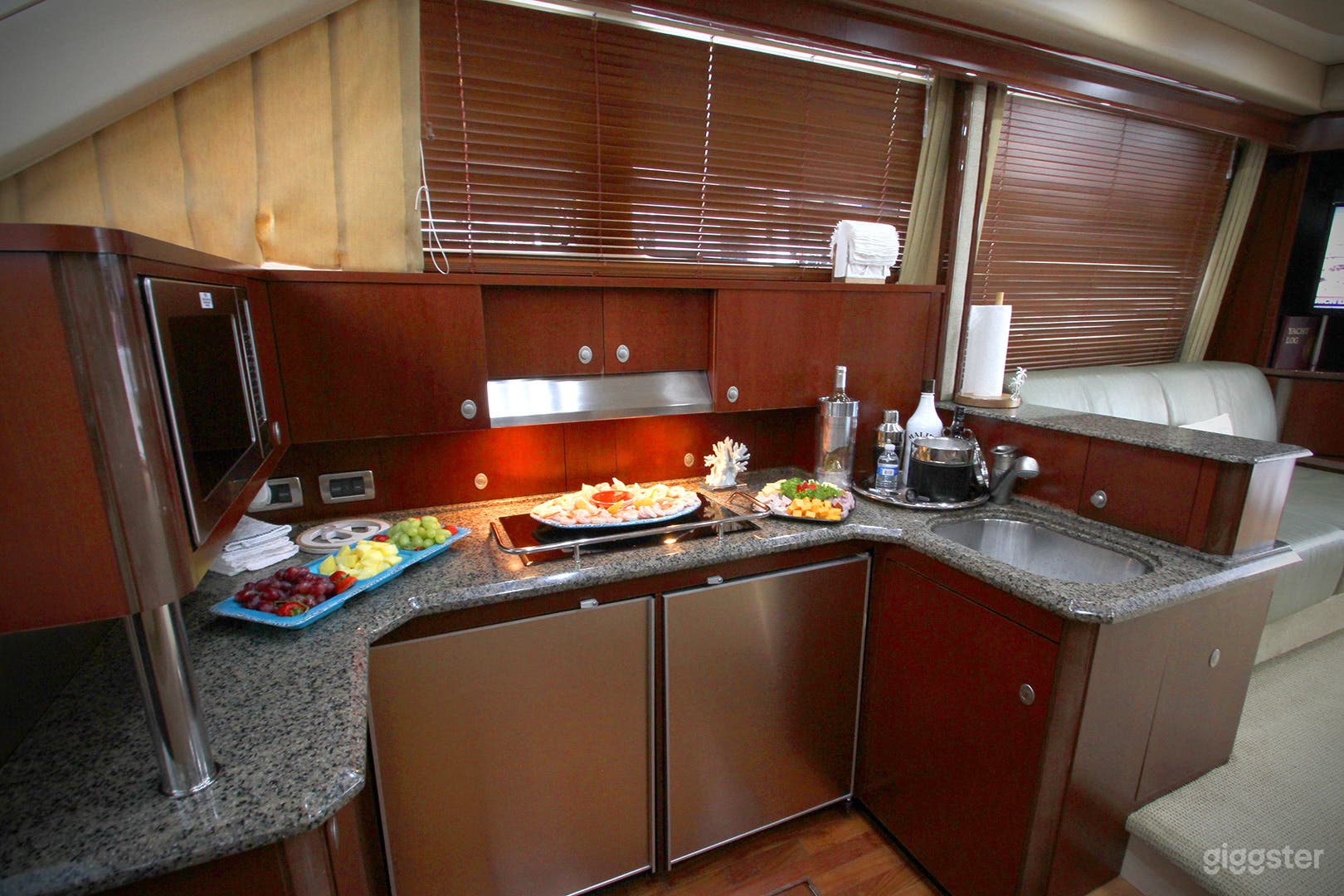 Premium 55FT FLYBRIDGE Party Yacht Space Events Photo 4