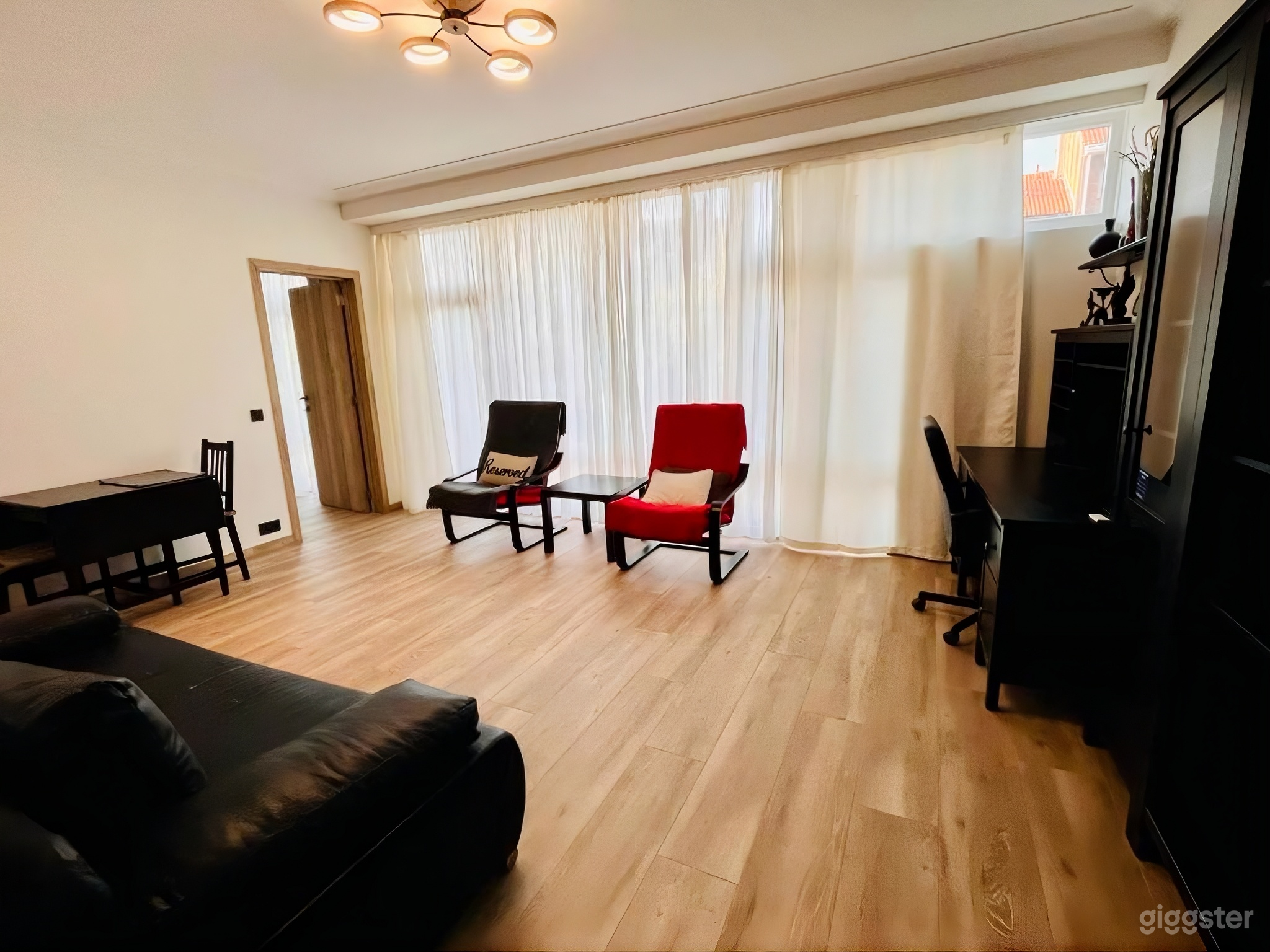 Modern and Furnished Apartment Photo 1