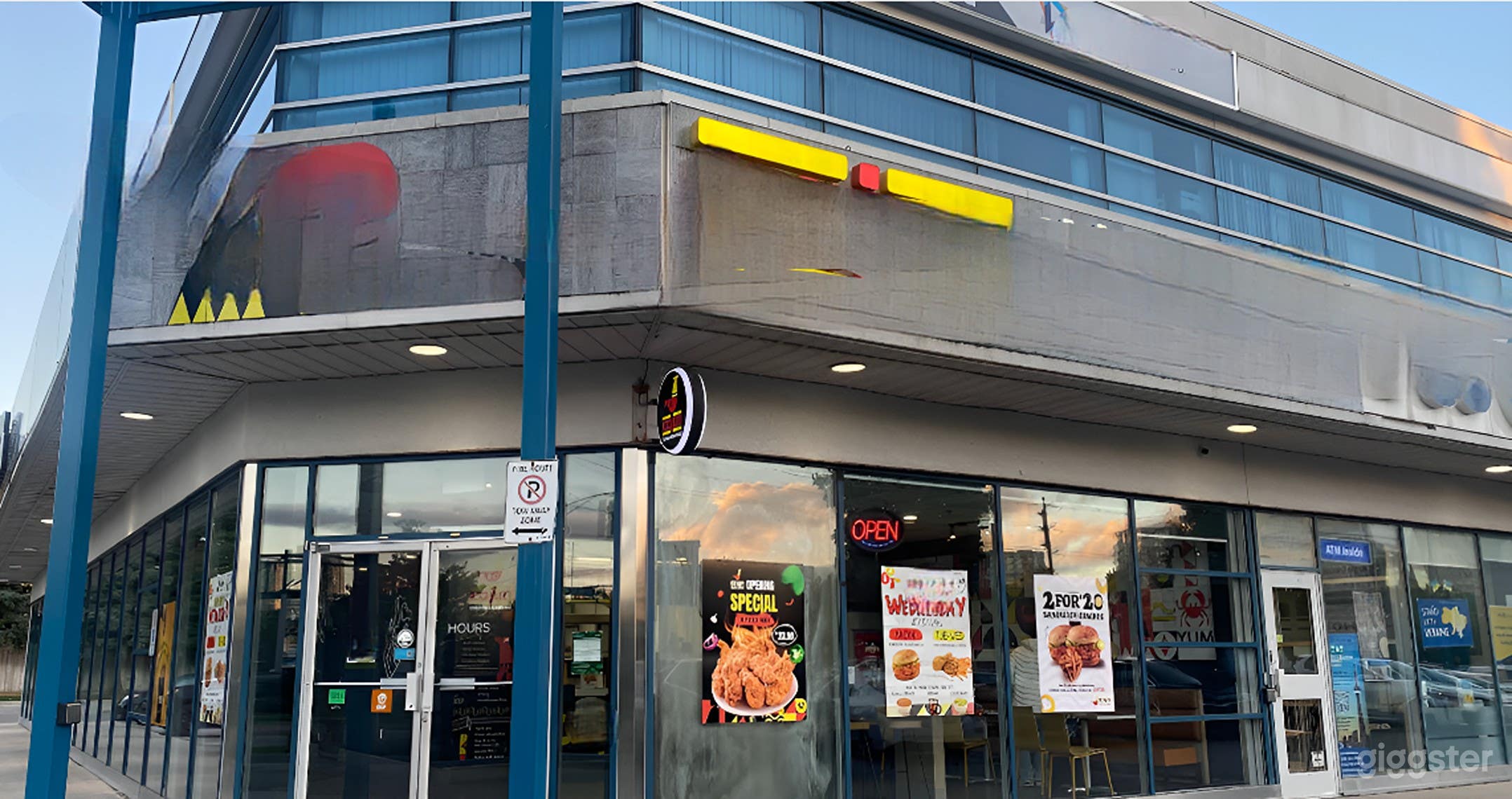 Sophisticated Dining for 60 Photo 1