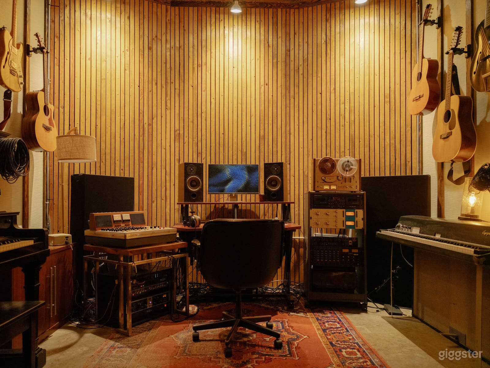 Warm Vintage Studio Photo 1