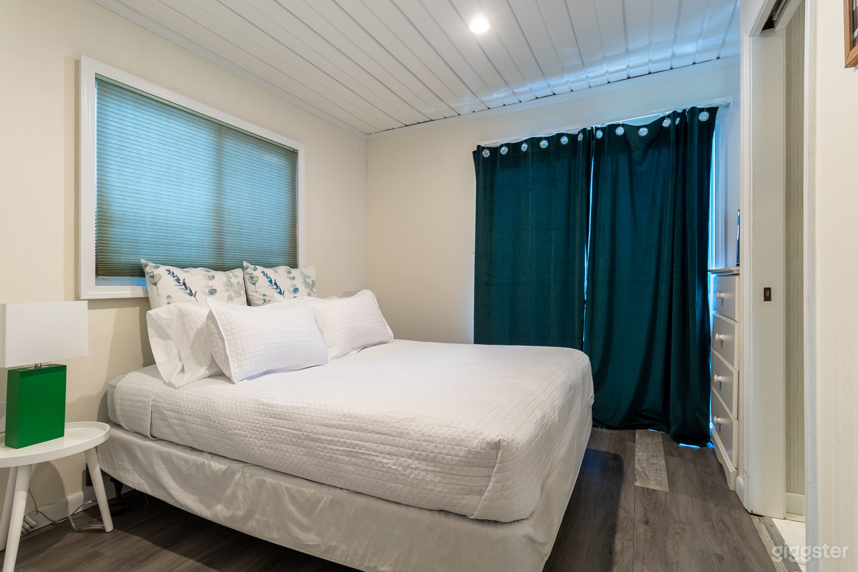 Houseboat on the Louisiana Bayou Photo 4