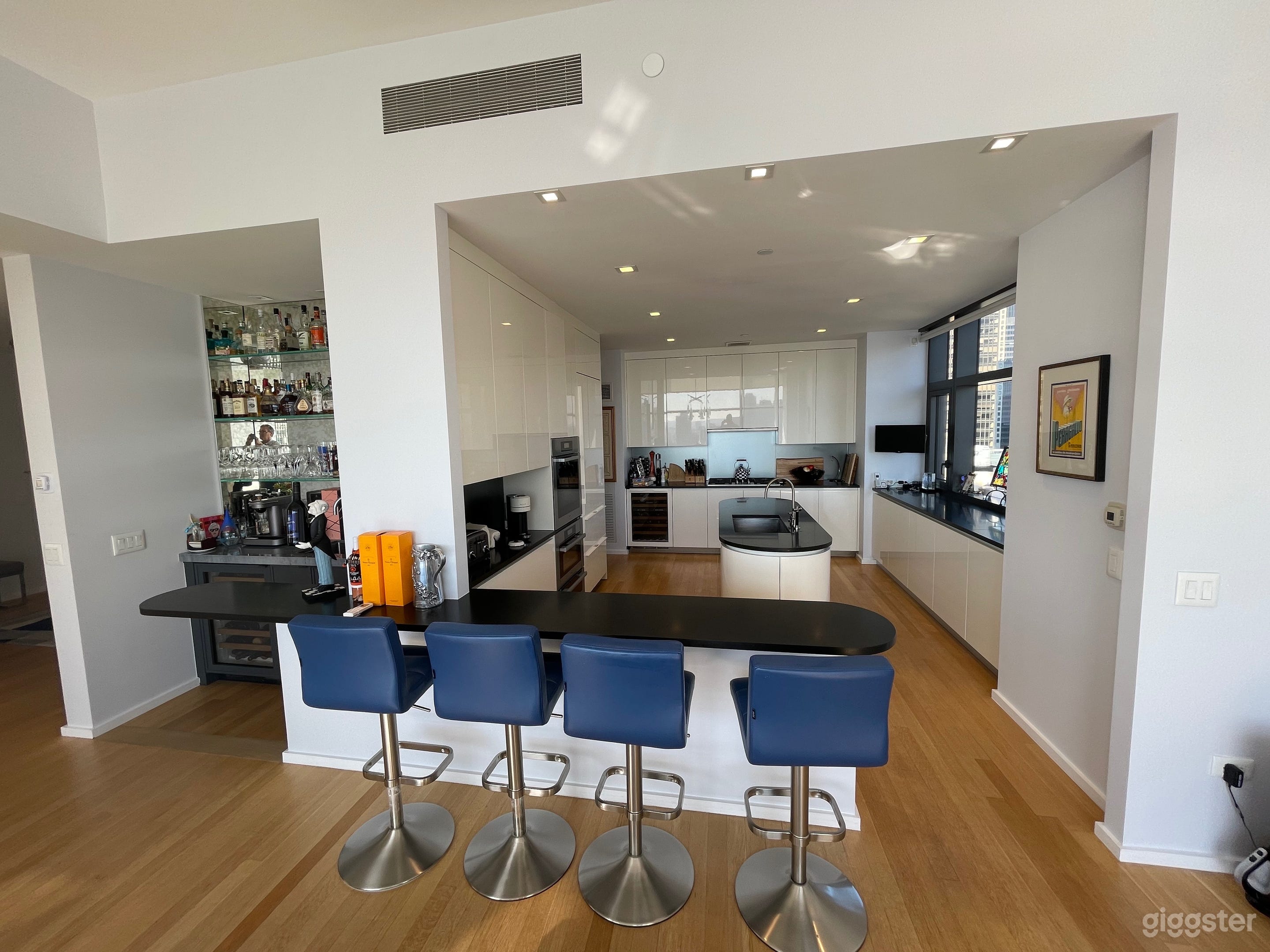 Airy, Modern Space with Water Views Photo 2