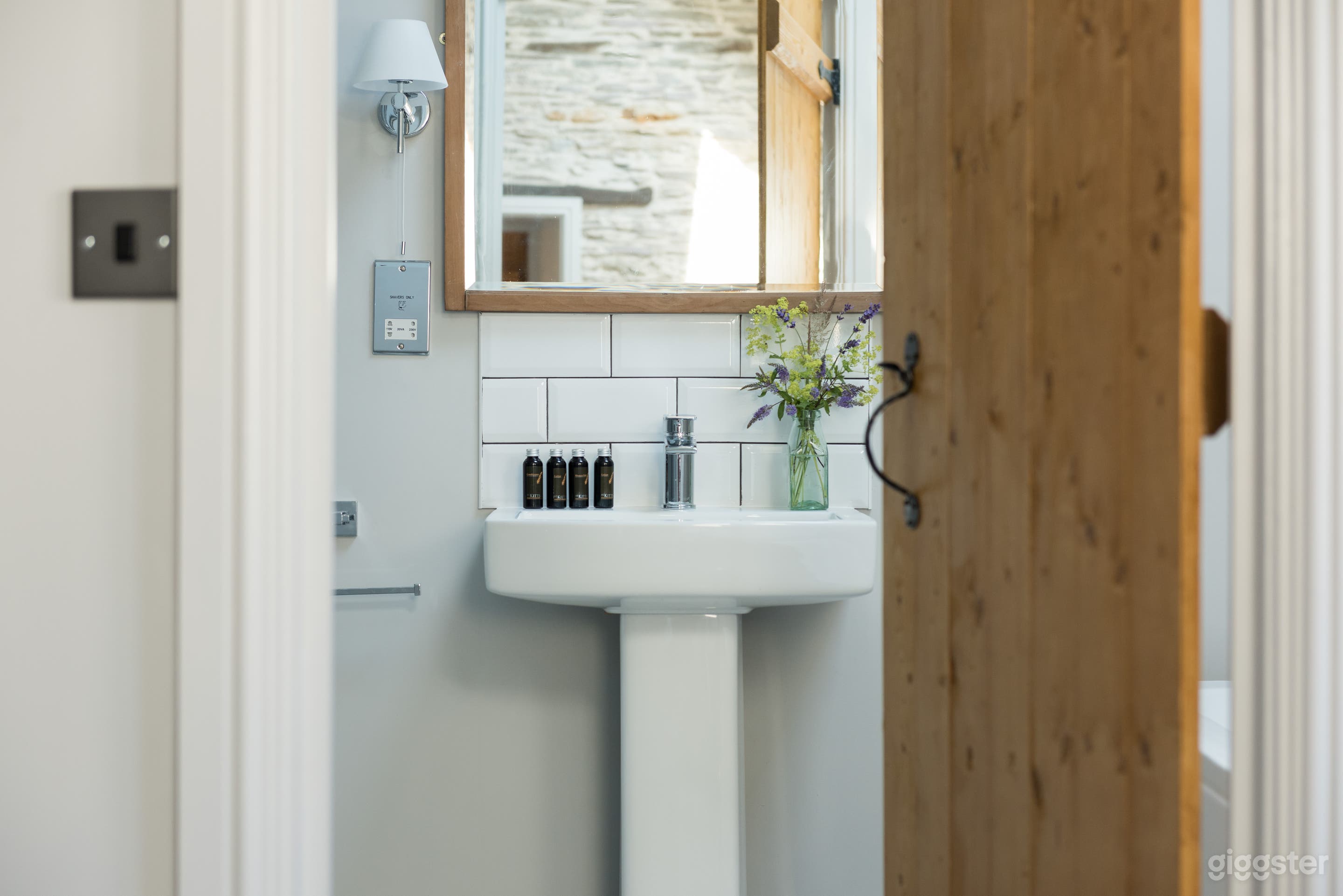 Bulrush Barn bathroom