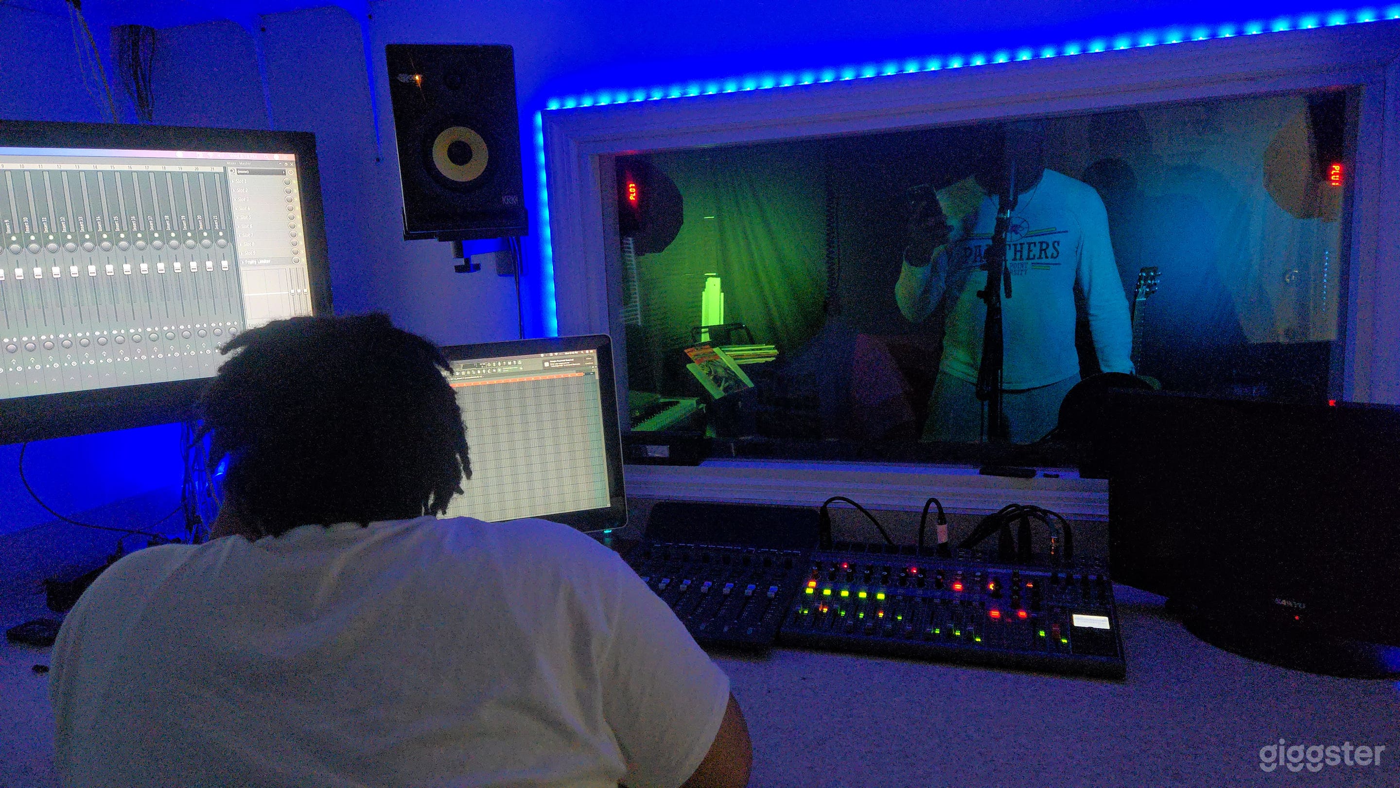 The Ultimate Band Rehearsal/Photo &amp; Video Studio Photo 4