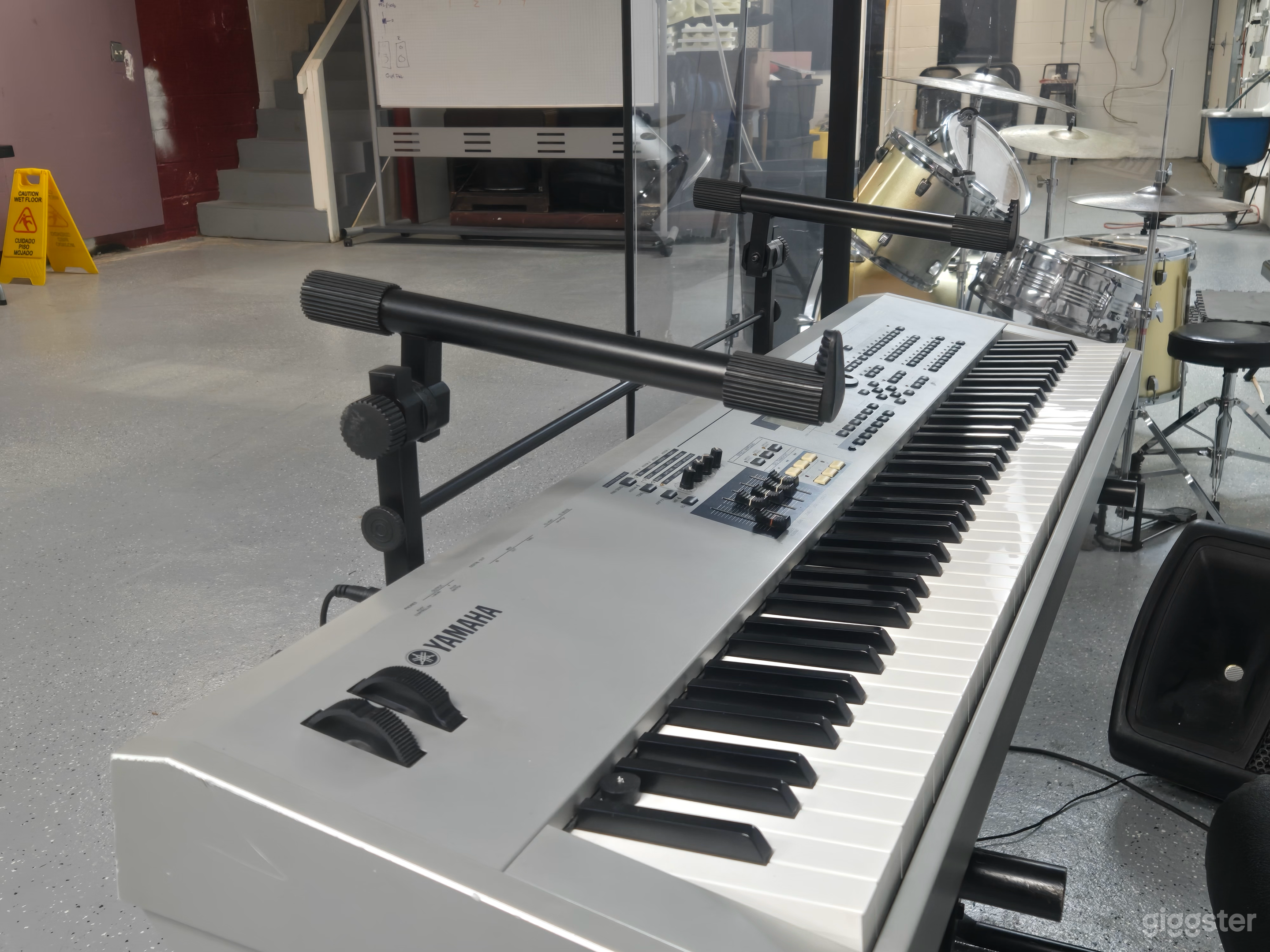 The Ultimate Band Rehearsal/Photo &amp; Video Studio Photo 3