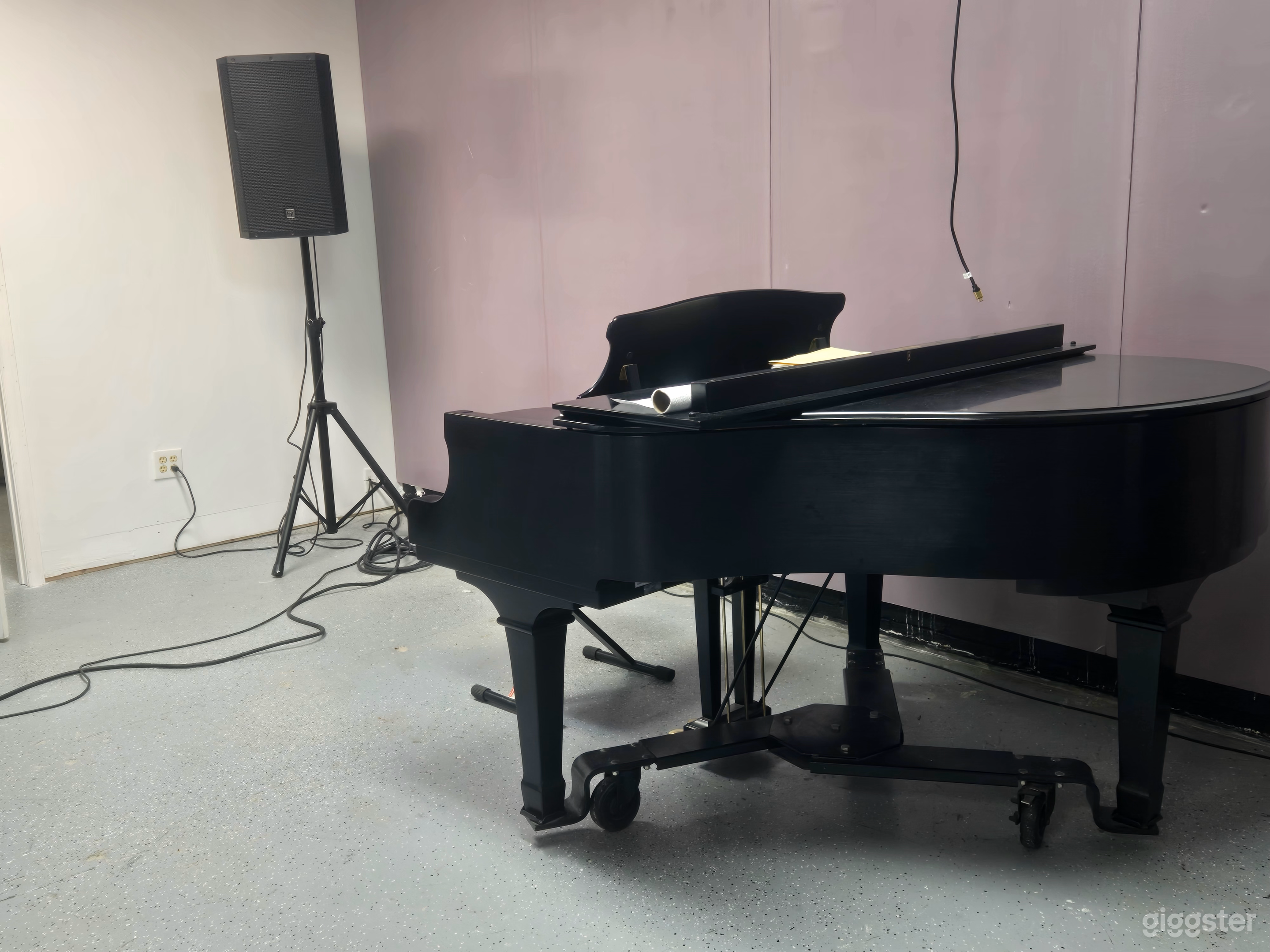 The Ultimate Band Rehearsal/Photo &amp; Video Studio Photo 2