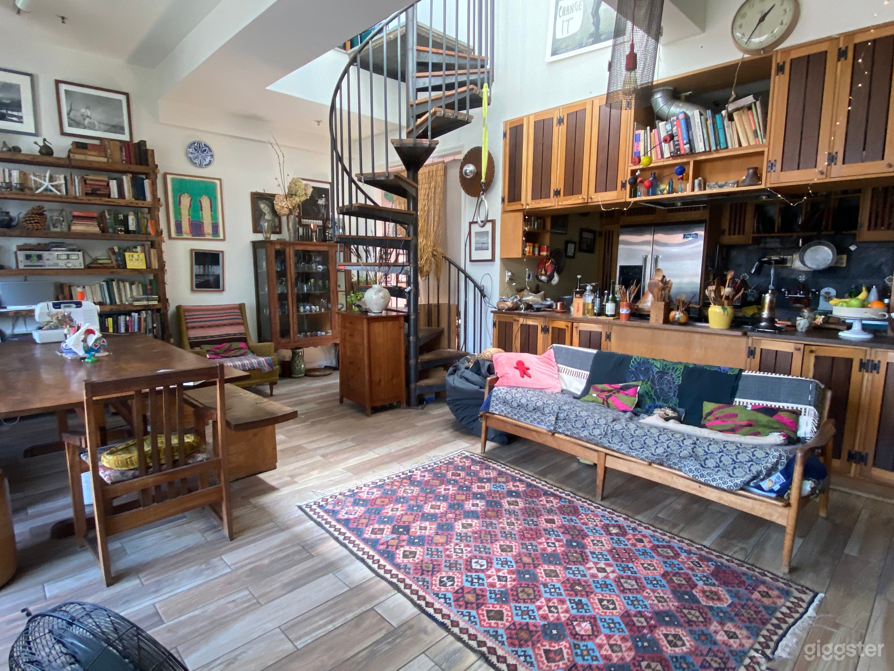 Main livingroom with stairway access to the roof.