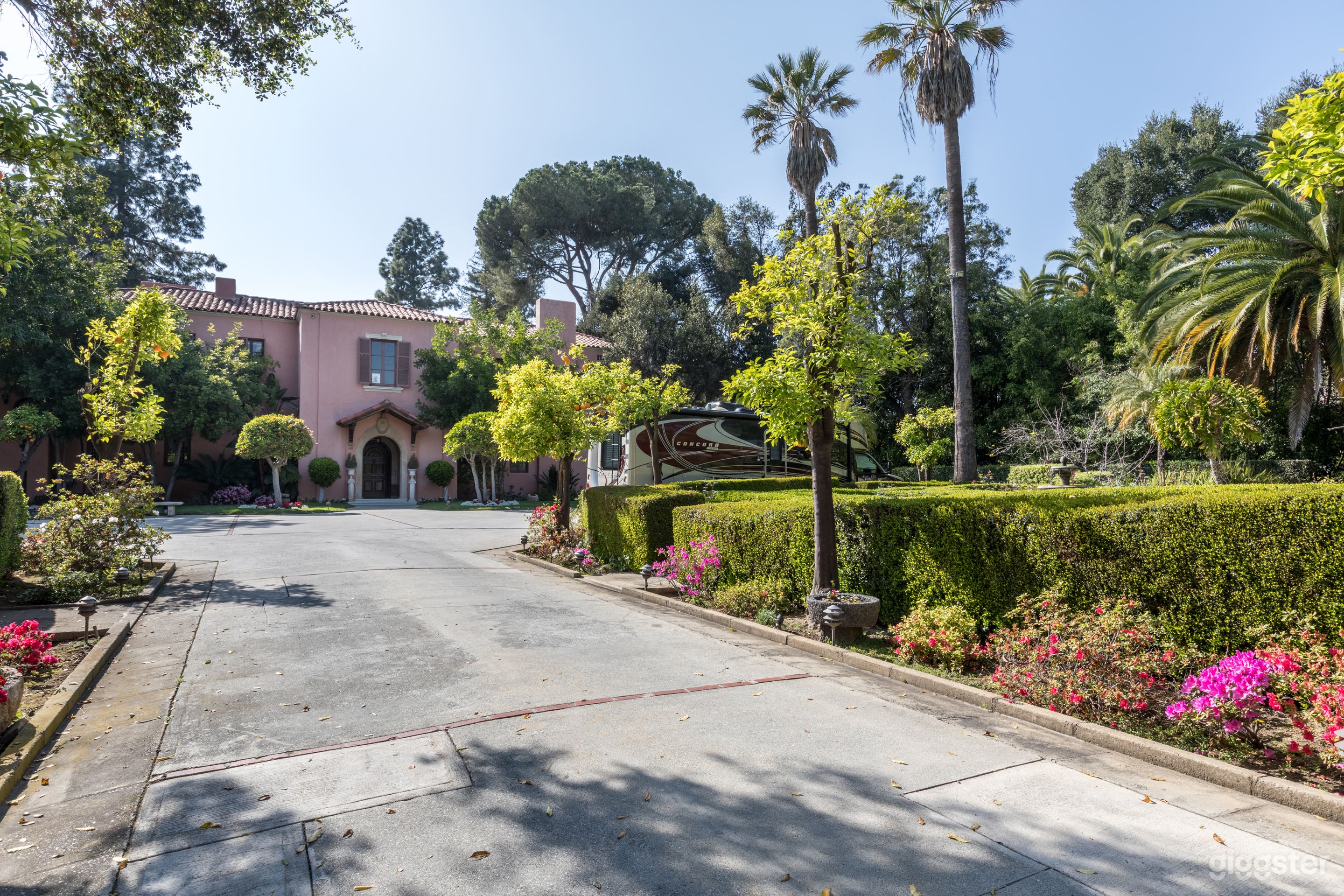 Pink Palace in Pasadena Photo 4