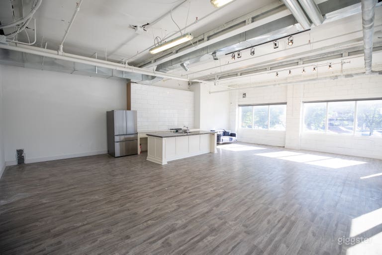  1,100 sq.ft. Kitchen Studio in the Heart of Toronto 