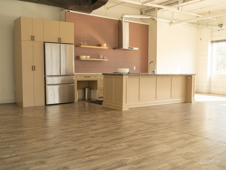 1,100 sq.ft. Kitchen Studio in the Heart of Toronto 