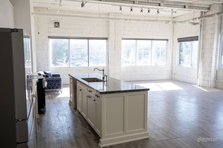  1,100 sq.ft. Kitchen Studio in the Heart of Toronto 