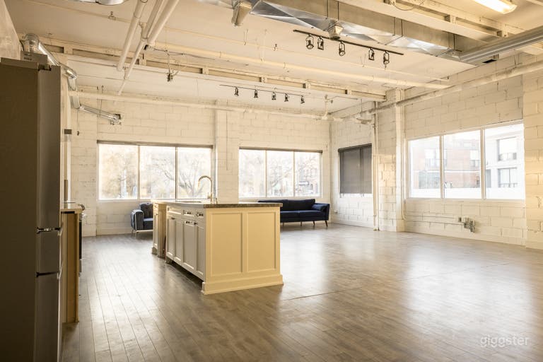  1,100 sq.ft. Kitchen Studio in the Heart of Toronto 