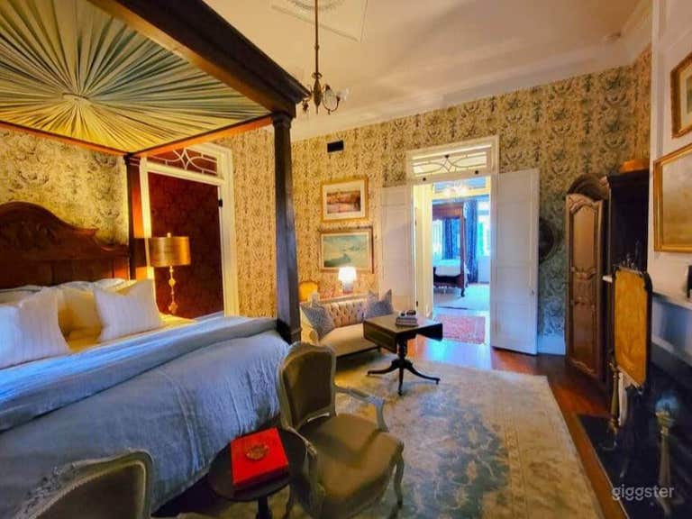  Stately Townhouse with Terrace 