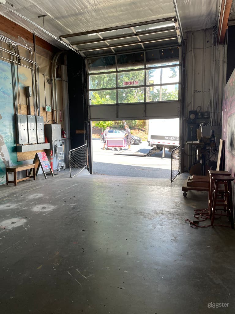  Loading bay for events with garage door 