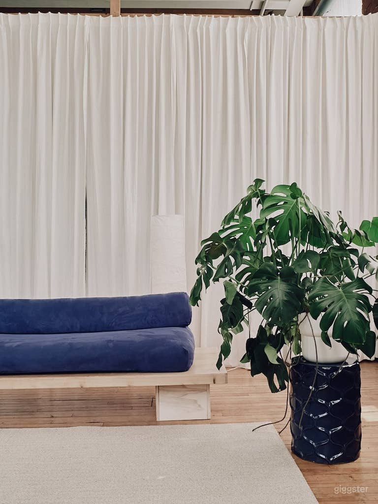  Charming Studio Space w Natural Light  