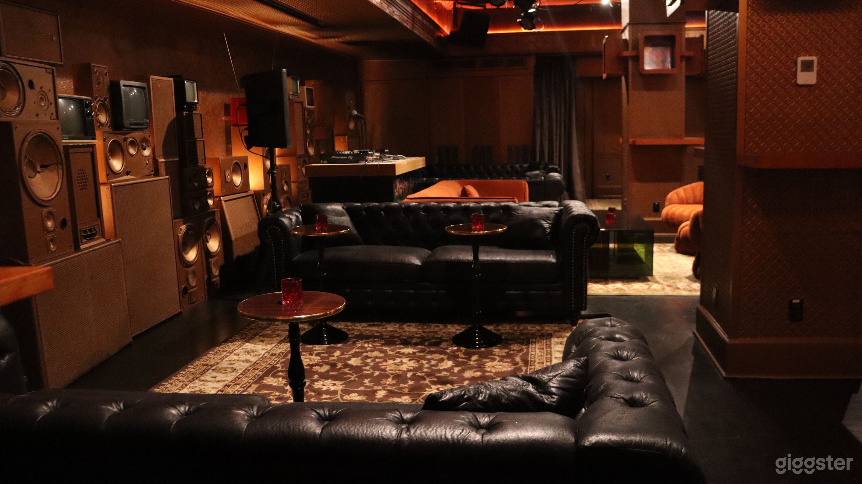 Underground Oasis Wine Bar in NoMad Photo 3