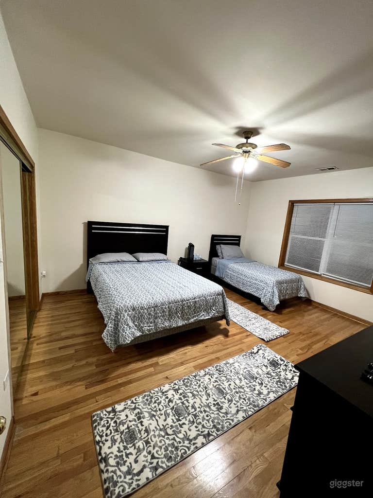  Master bedroom with private bathroom 