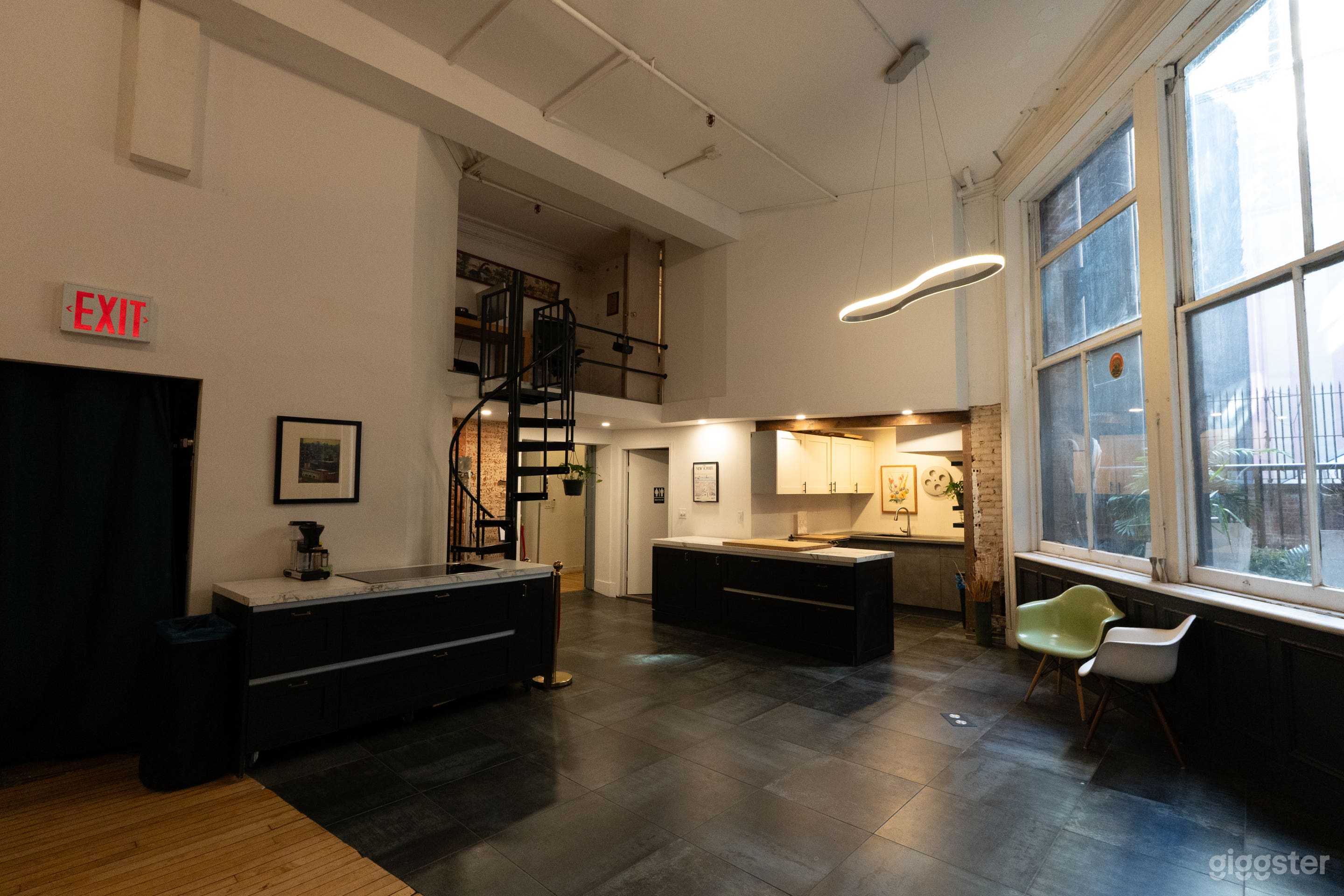 Union Square Studio NYC Event Space w/ brick wall and patio Photo 3