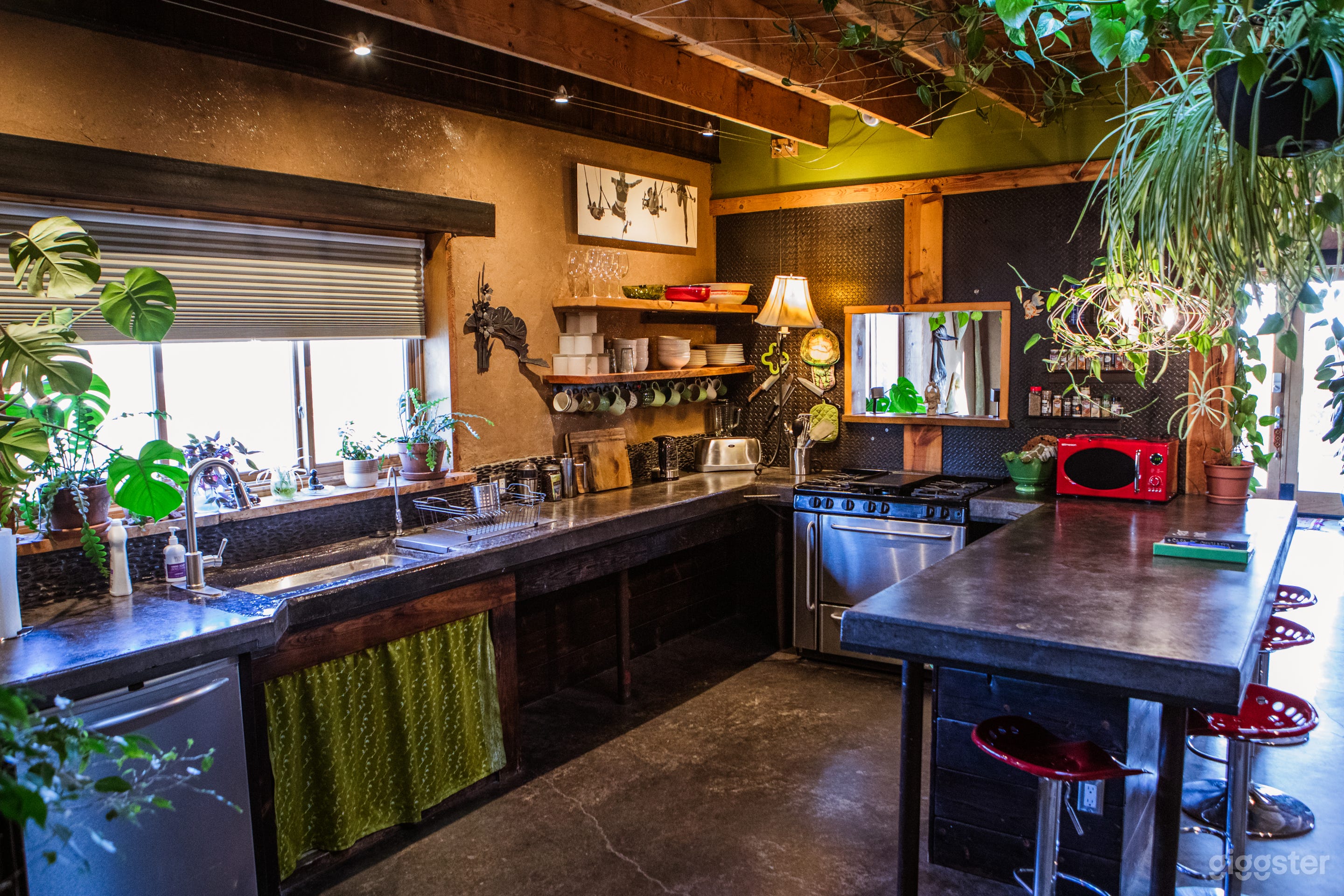 Artist Home Magical View Photo 1