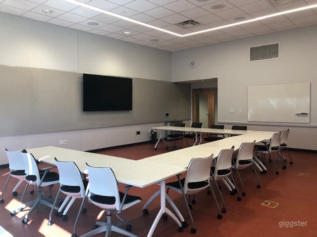 Library Conference room for 30 people in River Center Branch Photo 1
