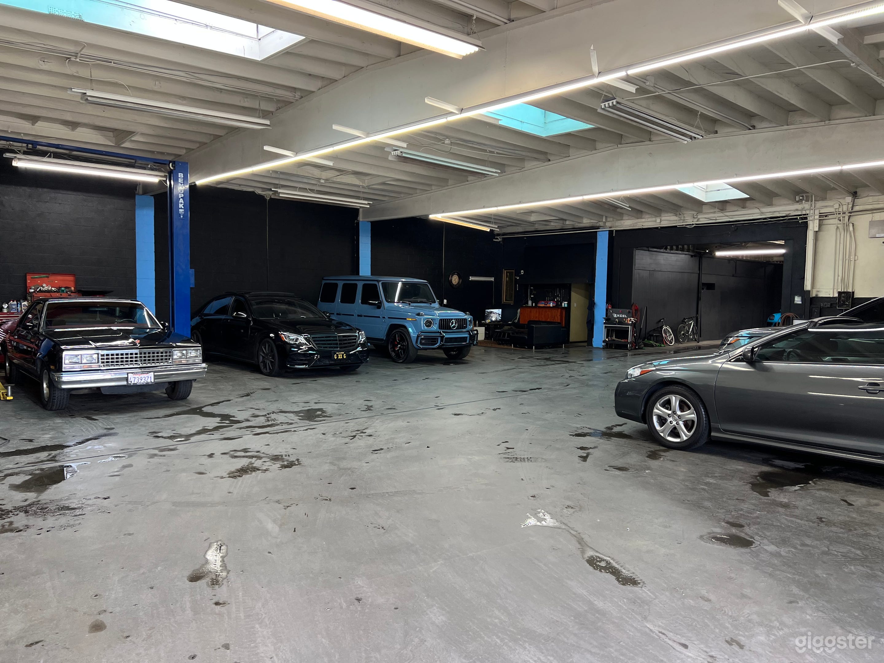 Open warehouse Photo 1