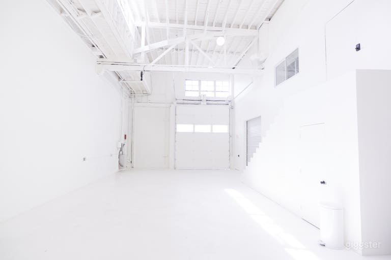  Spacious Modern Photo Studio  