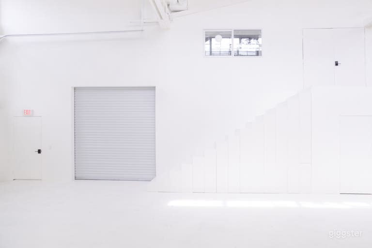  Spacious Modern Photo Studio  