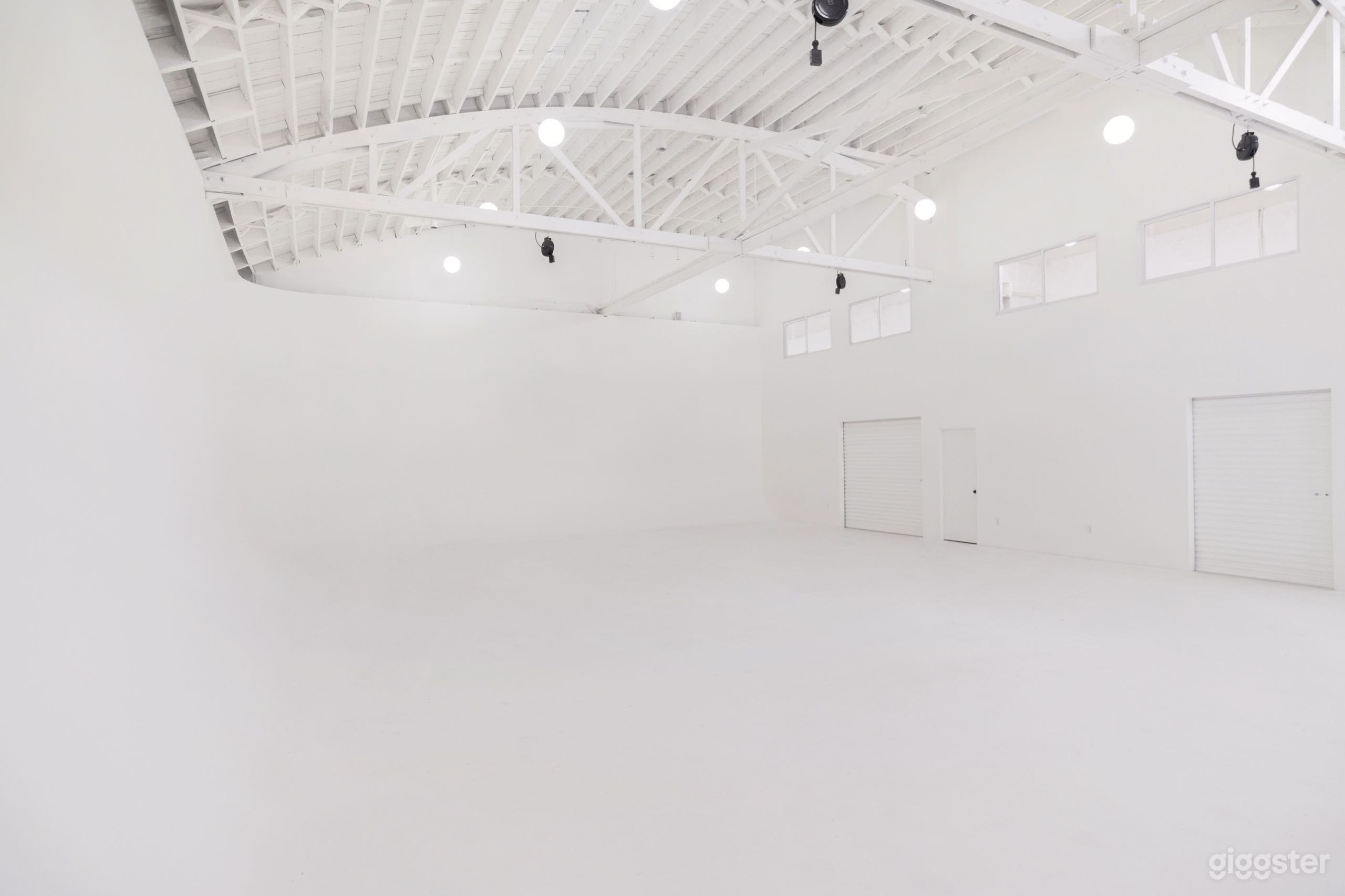 Spacious Modern Photo Studio  Photo 1