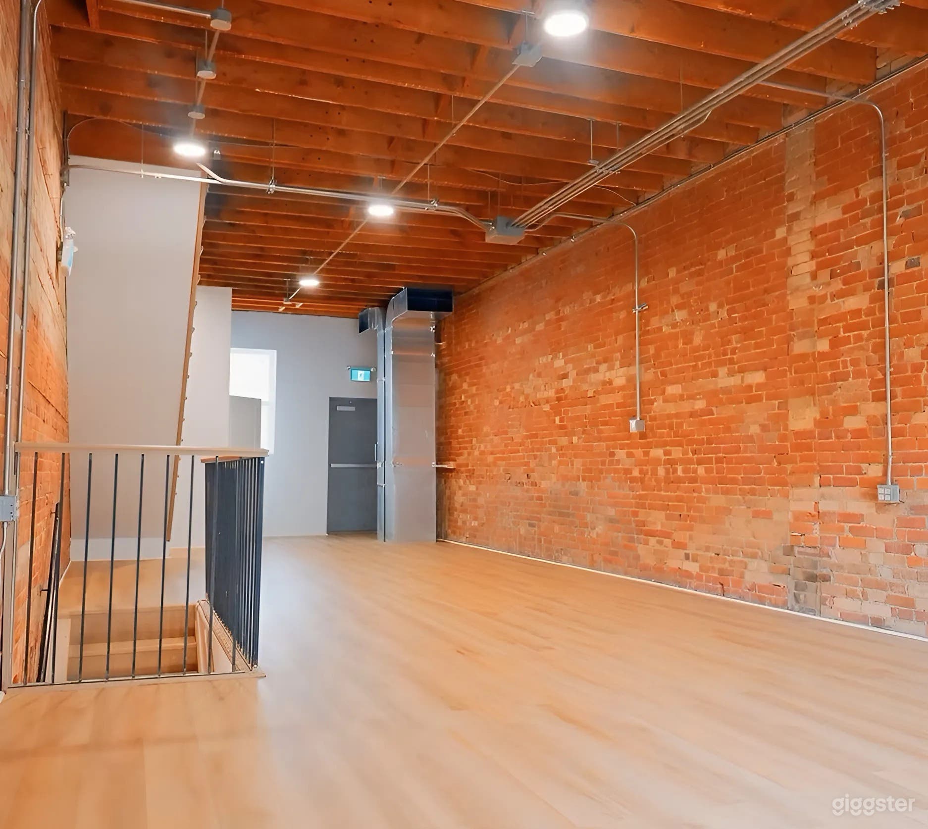 Expansive 2200 Sq. Ft. Two-Level Studio – Skylight, Balcony & Natural Light Photo 4