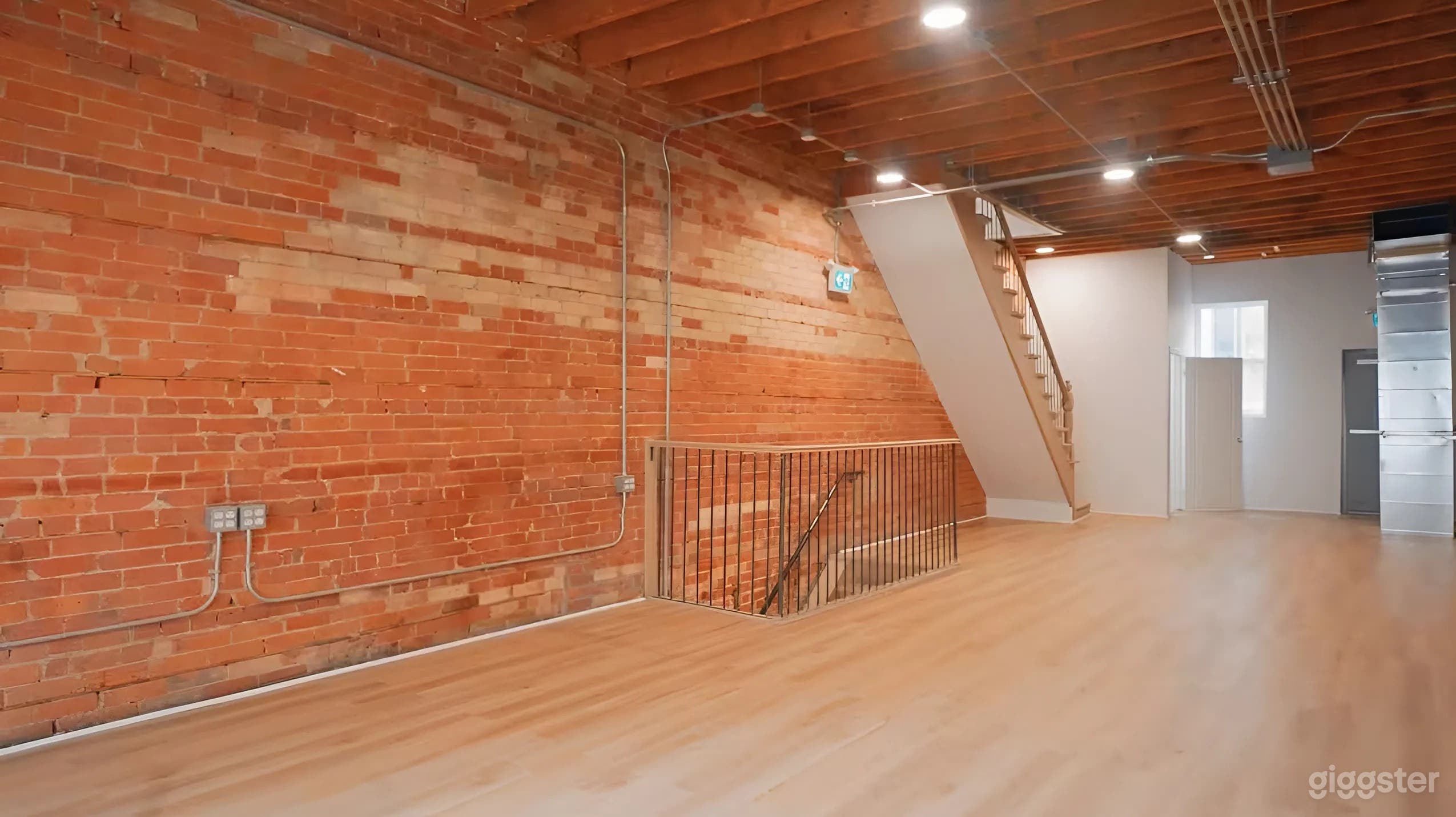 Expansive 2200 Sq. Ft. Two-Level Studio – Skylight, Balcony & Natural Light Photo 2