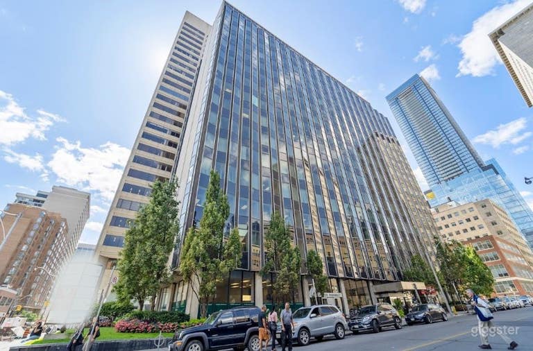  14-Seater Conference Room l Downtown Toronto 